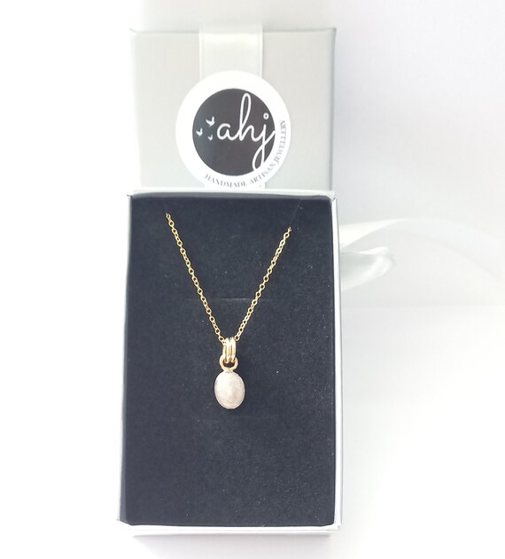 9ct Gold Cremation Ashes Pendant an Oval Shaped Memorial Keepsake