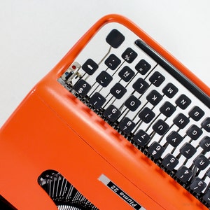 VALIVETTI TYPEWRITERS - 1 Year Warranty! Olivetti  Lettera 22 aka Pluma 22 - Orange Typewriter - Manual Portable Perfect Working typewriter