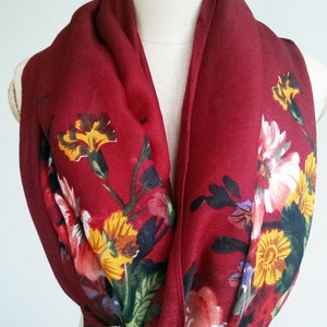 Valentinstag Geschenk Burgundy & Red Rose Print Schal Mode Damen Schal Schal Blumen Geschenk für sie Mode-Accessoires meistverkaufte Schal