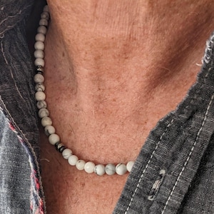 Męski biały naszyjnik z koralikami, choker z howlitu, popularny modny wzór na wodoodpornym srebrnym drucie ze stali nierdzewnej