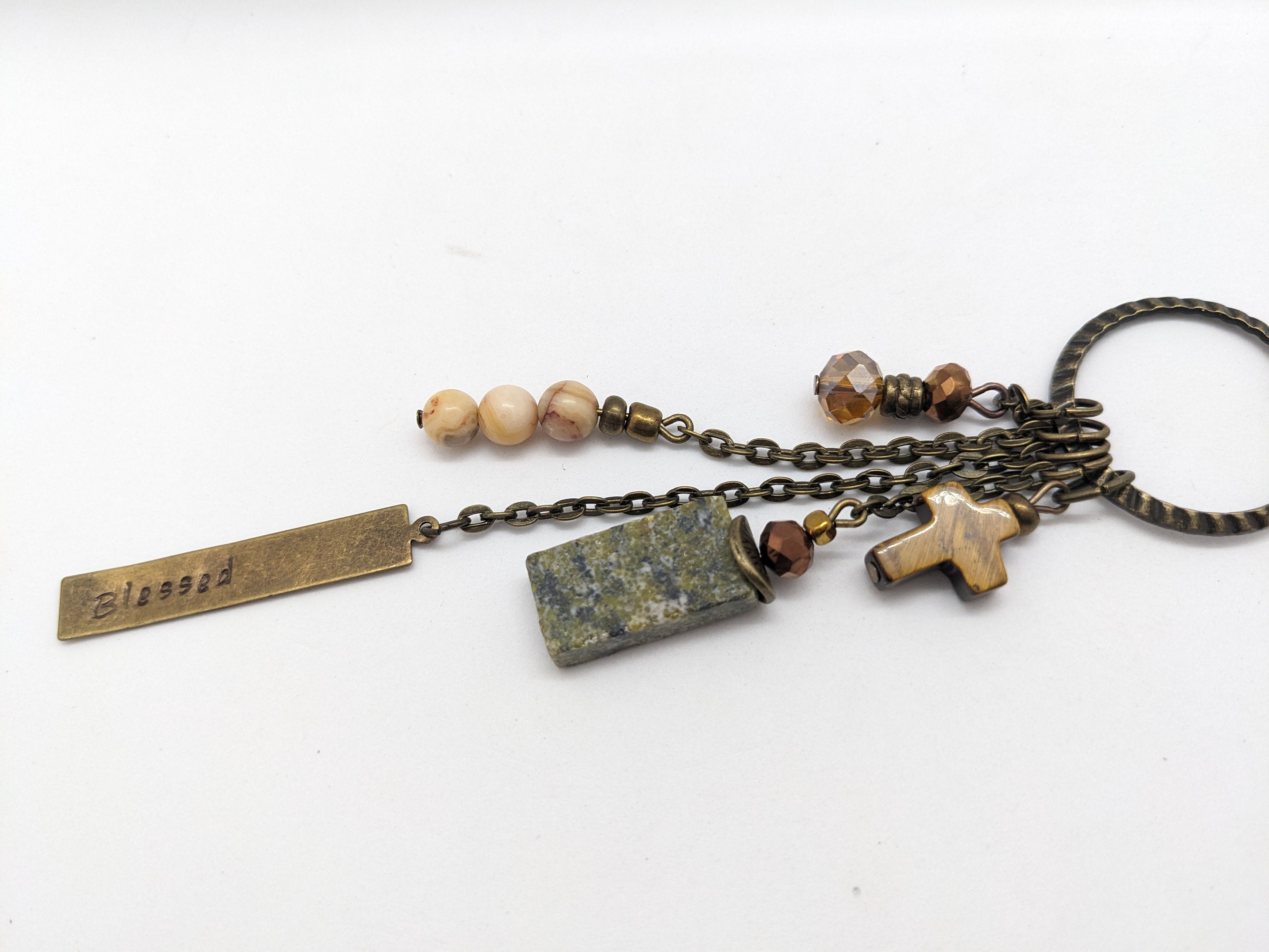 Collier Tour De Cou Métal Doré Avec Long Pendentif Howlite Et Chaînes - Occasion Très Bon état