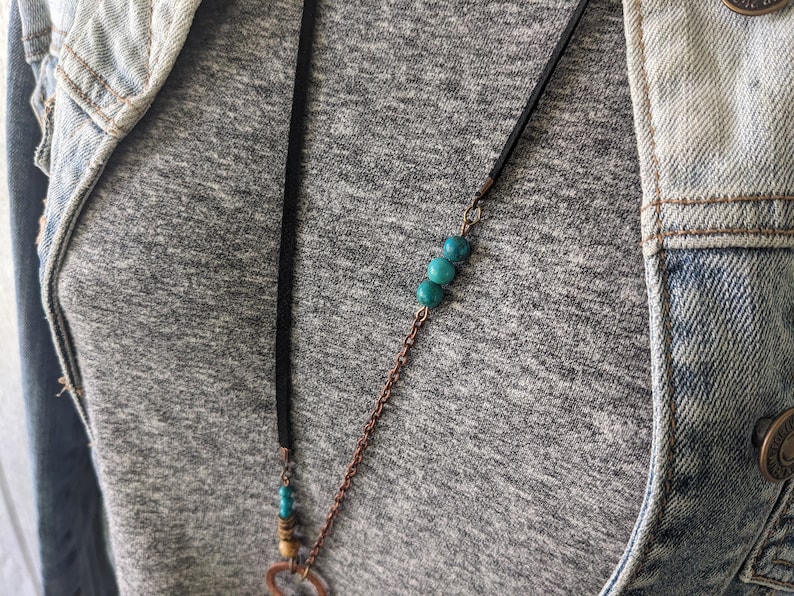 Collier long bohème, turquoise, lave, bois et cristal, collier extra long en cuir style bohème hippie gypsy, sur daim LB59 image 8
