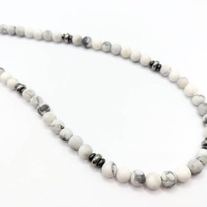 collana da uomo con perline bianche, girocollo alla moda in howlite, popolare collana da uomo con aspetto di perle, acciaio inossidabile argentato, perline bianche impermeabili da uomo