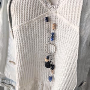 långt lapis lazulihalsband, extra långt blått bohohalsband i lapis lazuli med silver, boho chic multiberlock, justerbar