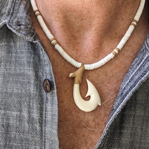 Collar de anzuelo de pez Maui para hombre, makau, concha blanca para hombre, estilo surfista, anzuelo de hueso polinesio estilo hawaiano en concha puka.