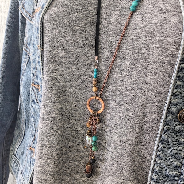 Collier long bohème, turquoise, lave, bois et cristal, collier extra long en cuir style bohème hippie gypsy, sur daim LB59