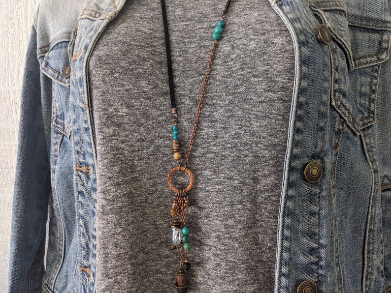 Collier long bohème, turquoise, lave, bois et cristal, collier extra long en cuir style bohème hippie gypsy, sur daim LB59 image 6