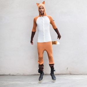 ORANGE FOX Onesie- Fantastischer Fuchs Strick Jumpsuit für Männer & Frauen - 3 Taschen - Kigurumi Fuchs - Unisex Halloween Urlaub Tier Onesie Geschenkidee