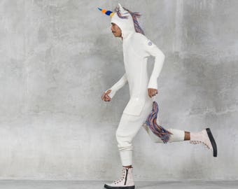 WHITE & RAINBOW UNICORN Onesie für Männer Frauen -Adult Unisex Anzug-Strick Regenbogen Horn und Schwanz -Halloween Urlaub Einhorn Overall Kostüm -Geschenk