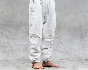 CHUTE PANTS - Weiße Kordelzug Lounge Hose für Männer & Frauen - Handbemalte Casual Leinen Jogger mit Taschen - Tiefer Schritt - Harem Loungewear