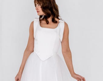 Odette - bridal corset with decorative shoulder bows and a scoop neckline