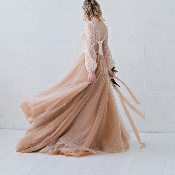 Soraya - Vestido de novia con espalda abierta y mangas de poeta con falda de tul voluminosa en forma de A en combinaciones de colores personalizadas