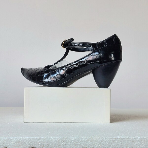 90s Y2K Pointed Toe Black Croc Effect Embossed Patent Leather Block Heel T-Strap Mary Jane Shoes Pumps By Office London Size Eu 38 Uk 5 Us 7