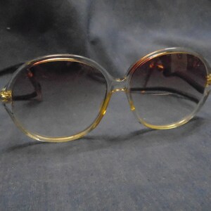 Vintage woman&#39;s sunglass frames. Groovy sunglasses. Free shipping.