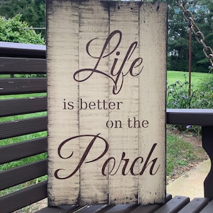 La vida es mejor en el letrero de madera de palet Porch