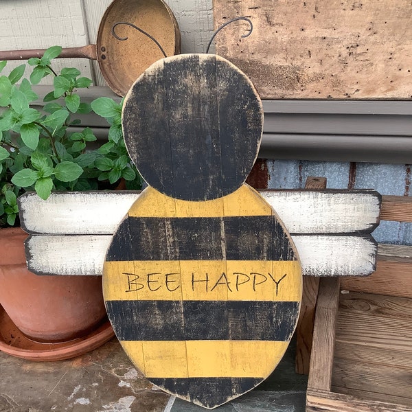 Pallet Wood Bumblebee. Porch Decor.  Personalizable.  MADE TO ORDER