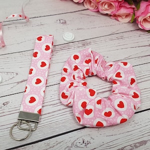 Corazones Scrunchie y Llavero/Wristlet