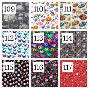 Puede incluir: Una cuadr&iacute;cula de nueve muestras de tela numeradas del 109 al 117, con patrones de calaveras, iconos de Halloween, calabazas, murci&eacute;lagos, linternas, personajes, globos oculares, gatos de calavera de az&uacute;car y esqueletos bailando, con una regla de 25 cm.