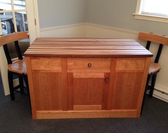 Custom Order Cozy Cherry Kitchen Island für kleinere Küchen