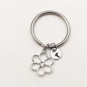 Daisy Keychain, Daisy Key Chain, Initial Keychain, Personalized Keychain, Daisy Key Ring, Customized Keychain, Flower Keychain, Flower Charm