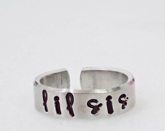 Lil Sis Ring, Personalized Ring, Little Sister Ring, Hand Stamped Ring, Aluminum Ring, Adjustable Ring, Silver Ring, Best Friend Jewelry