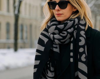 Bufanda de cachemir con estampado animal / Chal reversible negro y gris / Regalo cálido de invierno para ella / Chal suave y elegante / Un regalo ideal para ella