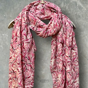 Chic Sketched Leaves Pink Scarf with Gold Flakes.Perfect for Women,All Seasons,Ideal Gifts for Mother&#39;s Day, Birthday and Christmas.