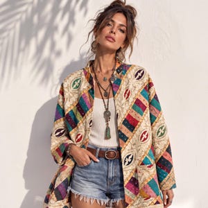 OOAK Handgjord lapptäcksjacka, Boho Quiltad Kappa, Färgglad Broderad Jacka, Hantverksmässig Bärbar Konst, Unika Festivalkläder