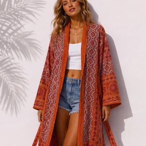 Kimono lungo rosso in cotone stile boho con cintura, giacca spolverino boho fatta a mano, cardigan maxi da festival, vestaglia in cotone d'ispirazione vintage per donna