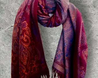Burgunder Schal aus Kaschmirmischung, Luxuriöser, warmer Winterschal mit Paisley-Print, Eleganter Schal für Frauen, Perfektes Weihnachtsgeschenk