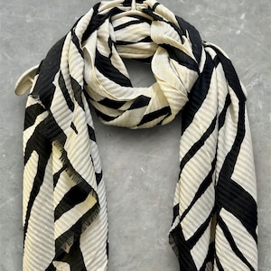 Geo Zebra Streifen Muster Schwarz Weiß Schal / Baumwollmischung Schal / Sommer Herbst Winter Schal / Schal Frauen / Geschenke für ihren Geburtstag Weihnachten
