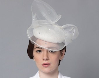 Bruids sluier fascinator crinoline sluier hoed, mini hoed witte vrouwen bruiloft haar accessoire, op maat millinery handgemaakt in Londen Verenigd Koninkrijk