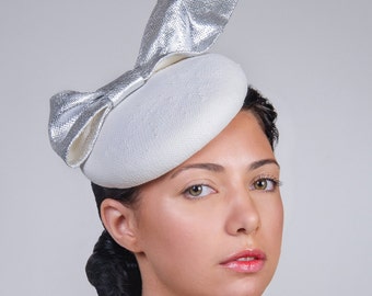 White straw pillbox beret, women handmade hat, silver side bow decor, wedding hat, racing ascot hair accessory, fascinator/mini hat