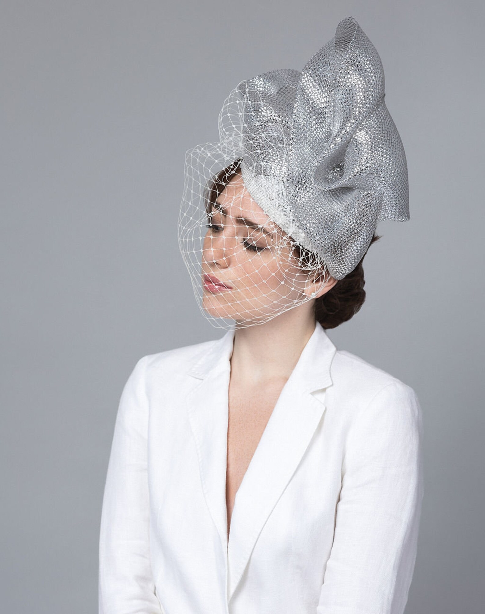 Bridal Veil Fascinator Hat, Wedding Hair Accessory Made of Straw and