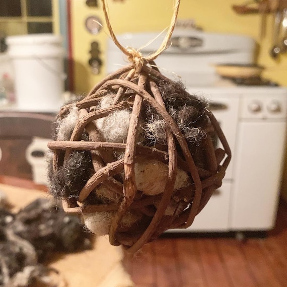 Free Ship! All Natural NESTING WOOL for Bird Nests - Wild Birds, Nester, Nest Building, Jacob Sheep