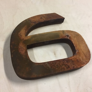 Letra y número de acero Corten 3D en acero oxidado - Letra/número de canal