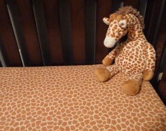 Fitted crib sheet in giraffe print, handmade crib sheet ships free in 24 hours