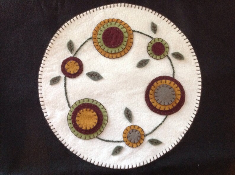 Circle of Flowers Primitive Penny Rug Etsy