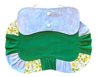 Silla de montar para gallinas/delantal para gallinas/silla de montar para gallinas - Verde con volantes de patchwork y protector de alas azul claro extraíble