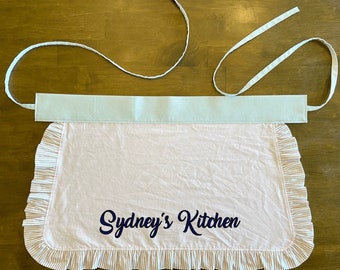 Delantal personalizable de color rosa, rústico o de cocina con volantes de rayas en oro rosa