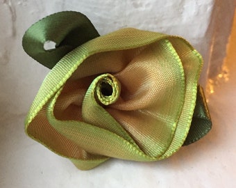 3 pretty Wire edged Ombre Ribbon Flower embellishment~Victorian~Shabby flowers~Peach Pink~green leaf~moss green