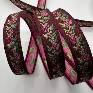 Delicada cinta de jacquard vintage con diseño de enredadera floral, rosa verdoso sobre burdeos, 1,27 cm