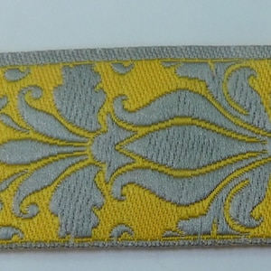 Ruban jacquard de créateur en édition limitée ~ Muguet ~ Fleur de lys ~ argent sur JAUNE ~ 7/8"