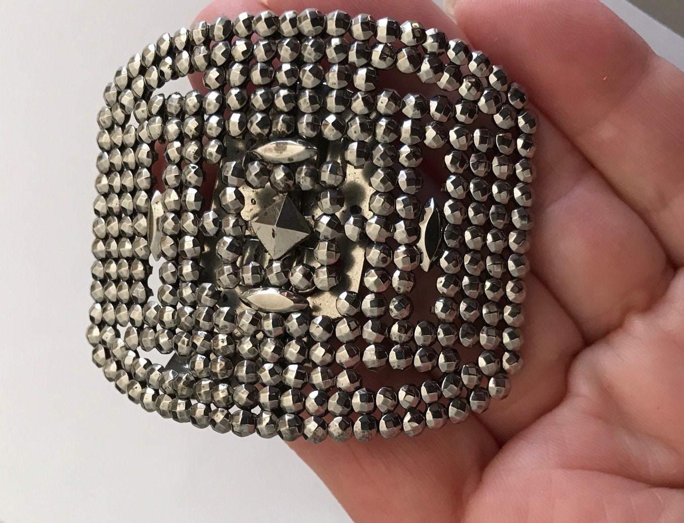 アンティークアールデコカットスチールシュークリップ、装飾デザイン