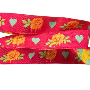 Żakardowa lamówka ~Malowane róże w kolorze różowym - 5/8&quot; - Tula Pink Curiouser&quot; - Tula Pink Curiouser ~Wstążki renesansowe