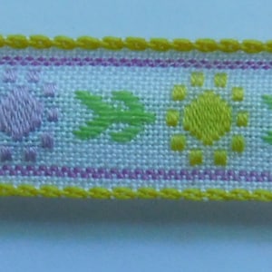 Ruban de bordure jacquard vintage ~ Lavande, jaune ensoleillé, vert sur blanc ~ Poupée, bordures pour bébé ~ Fleurs DAINTY ~ 7/16"