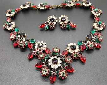 Tsjechische Juliana stijl strass parure set ~ Smaragdgroen en rood ~ ketting & oorbellen ~ glas ~ messing ~ kristal