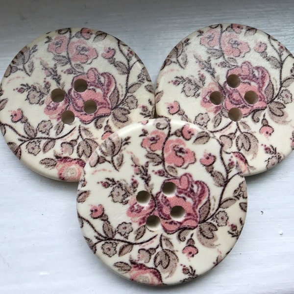 Set of 3 pretty flower Wood buttons shabby chic roses