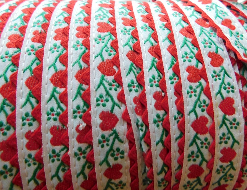 VALENTINE 18mm Vintage Sweet Jacquard Ribbon Trim Tape~Multi Floral~red HEARTS green on white 1116
