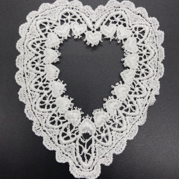 Pretty Venise Lace HEARTS applique~3.75" x 4.5"